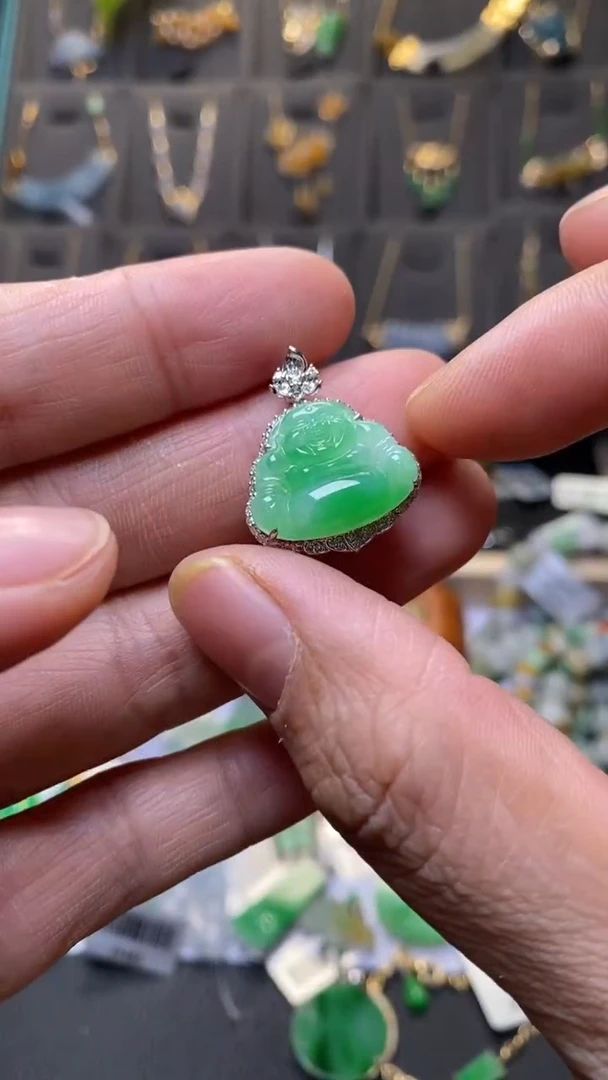 颈饰18K金镶嵌翡翠38156