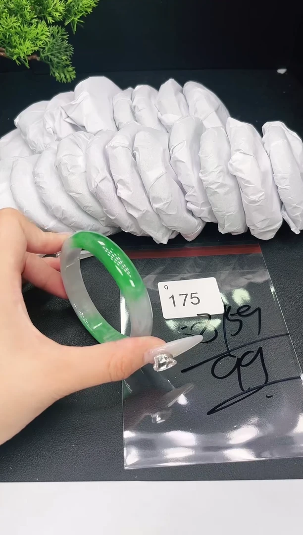 未镶嵌手镯翡翠175