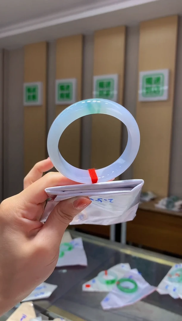 翡翠手镯未镶嵌-Z74圈口54.1*13.6*8