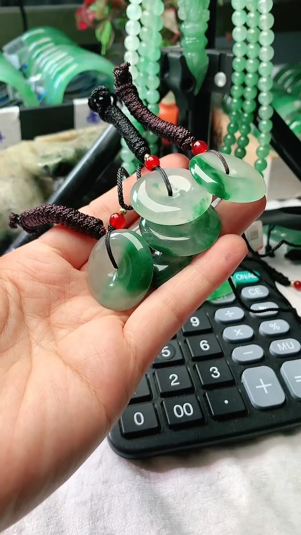 【闪购商品】石英质玉非洲翠平安扣