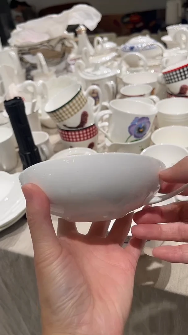 瓷白瓷杯子两只装