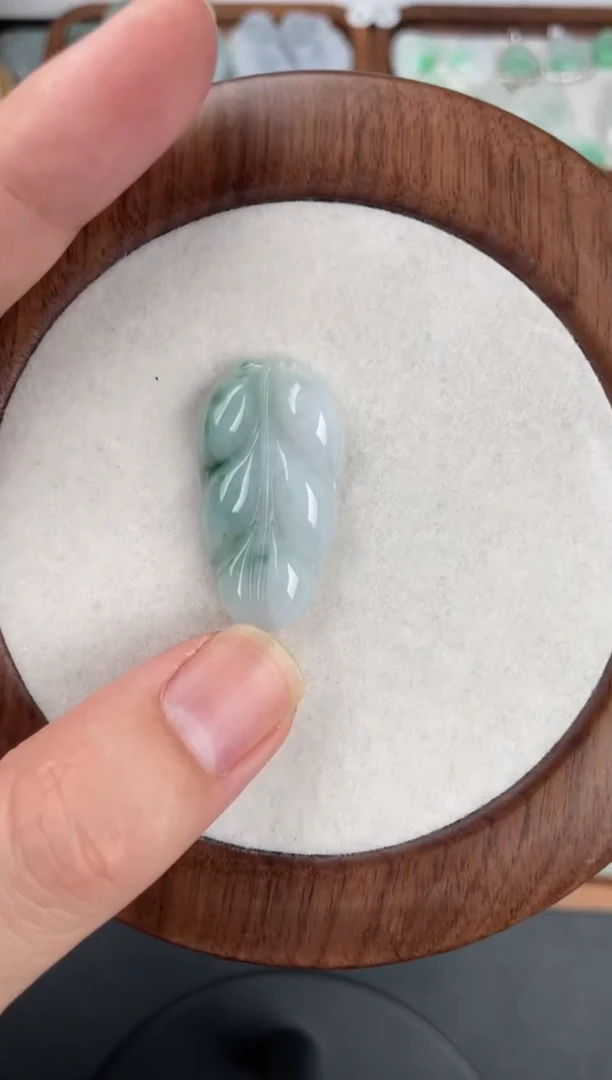 颈饰未镶嵌翡翠叶子