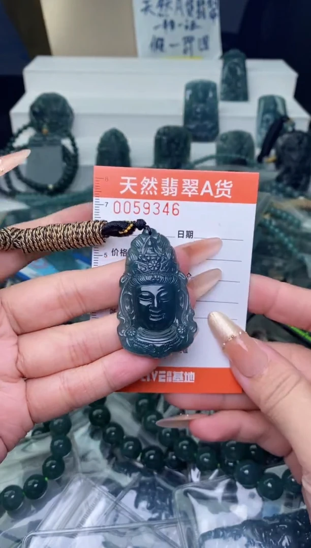 翡翠未镶嵌颈饰