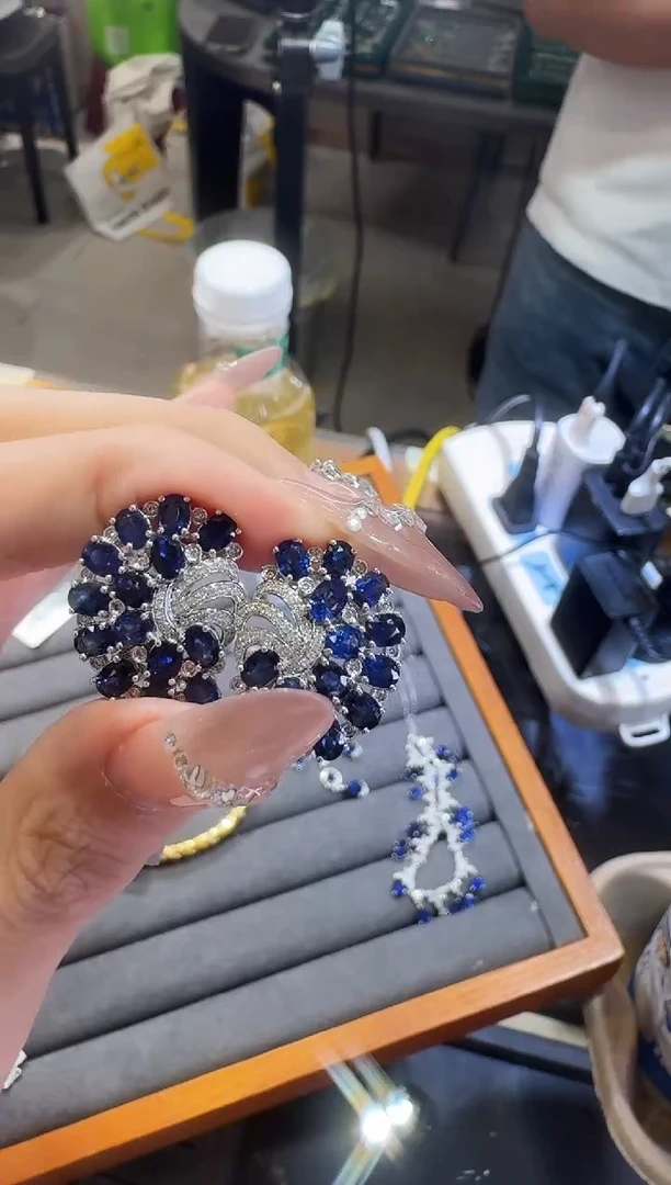 耳饰蓝宝石18K金镶嵌7ct