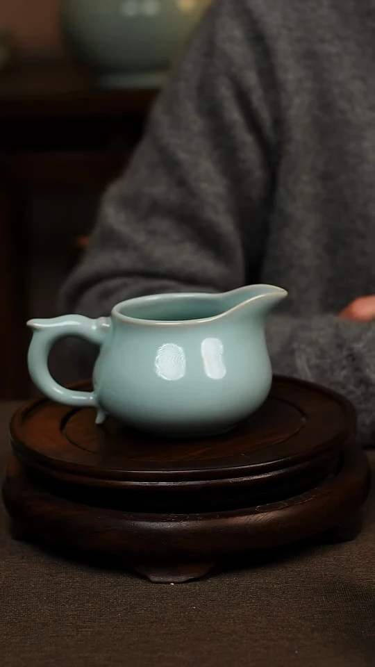 瓷片天青色全手工龙把公道220ml微瑕不带礼盒