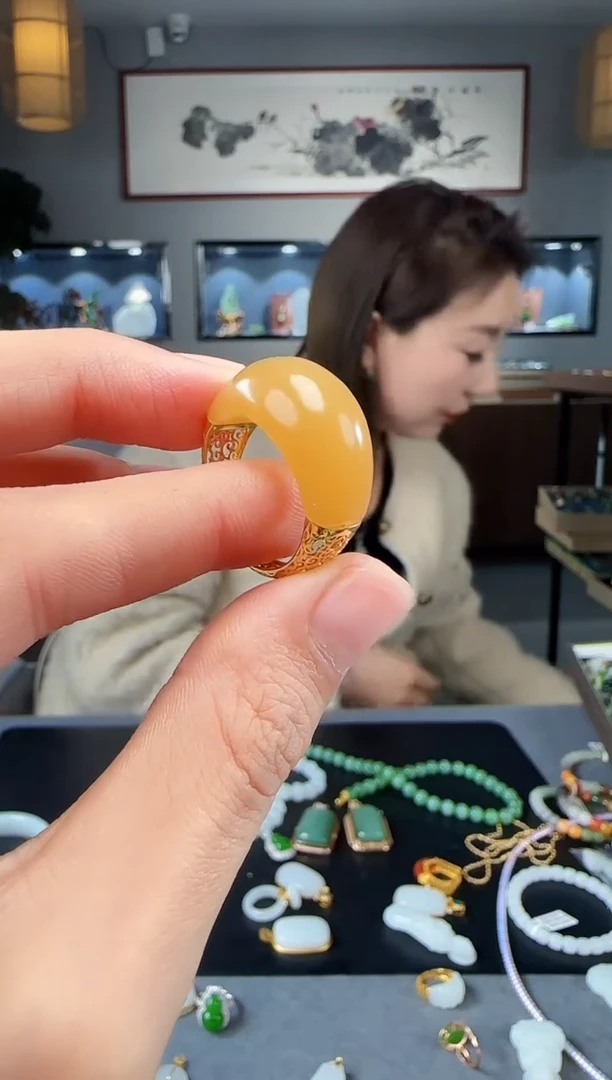 【闪购商品】和田玉戒指18K金镶嵌1