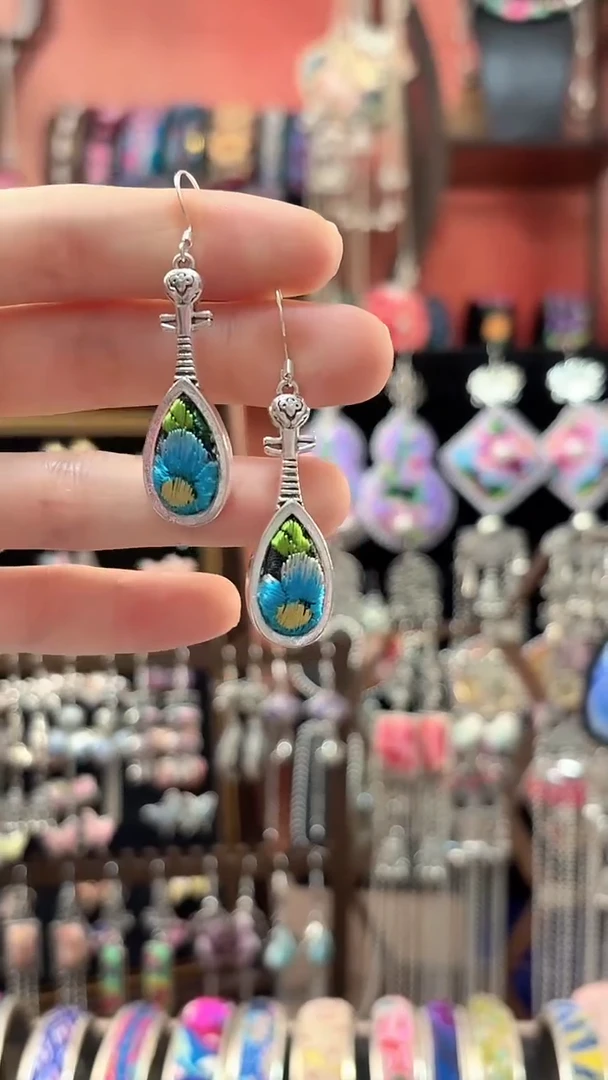 织绣 云织谣民族风精美饰品   150