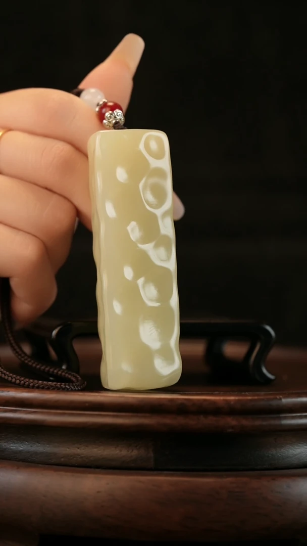 云南石竹叶青雕刻：小奶酪