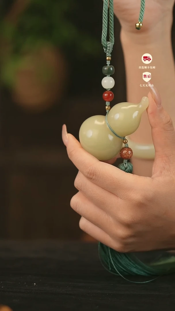 云南石竹叶青雕刻：福禄流苏挂件
