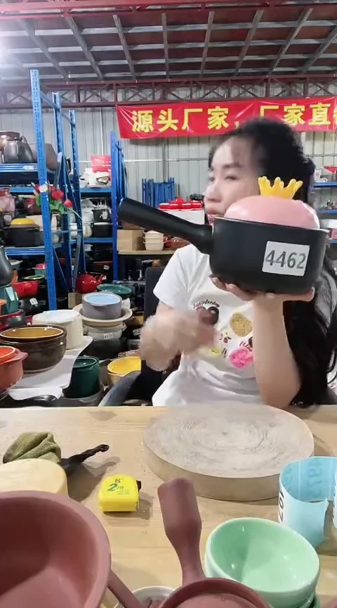 4462瑕疵黑色手把奶锅带盖不圆