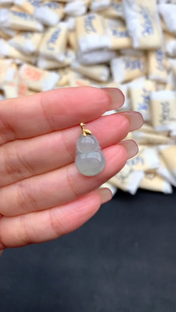 翡翠挂件18K金镶嵌一