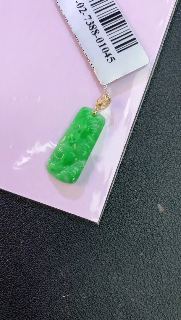 颈饰18K金镶嵌翡翠赠礼盒证书 麦麦