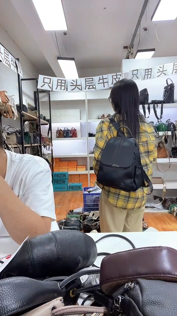 头层牛皮双肩包尼龙配牛皮