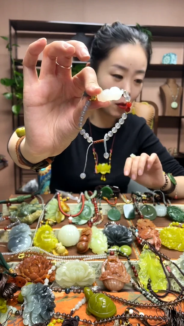 未镶嵌岫玉吊坠·