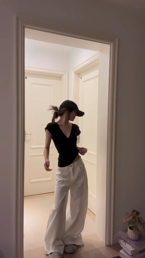 黑色V领正肩短袖T恤女夏季2025新款纯欲辣妹修身显瘦小飞袖上衣