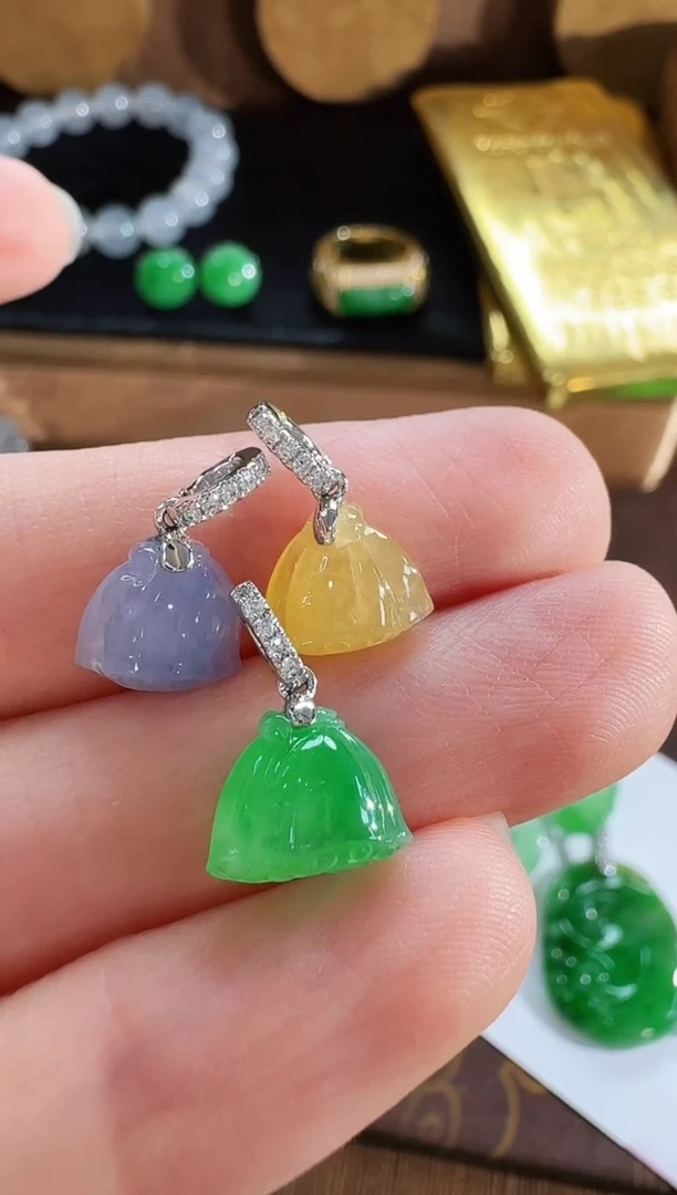 翡翠18K金镶嵌吊坠(不含链)吊坠（一套出）