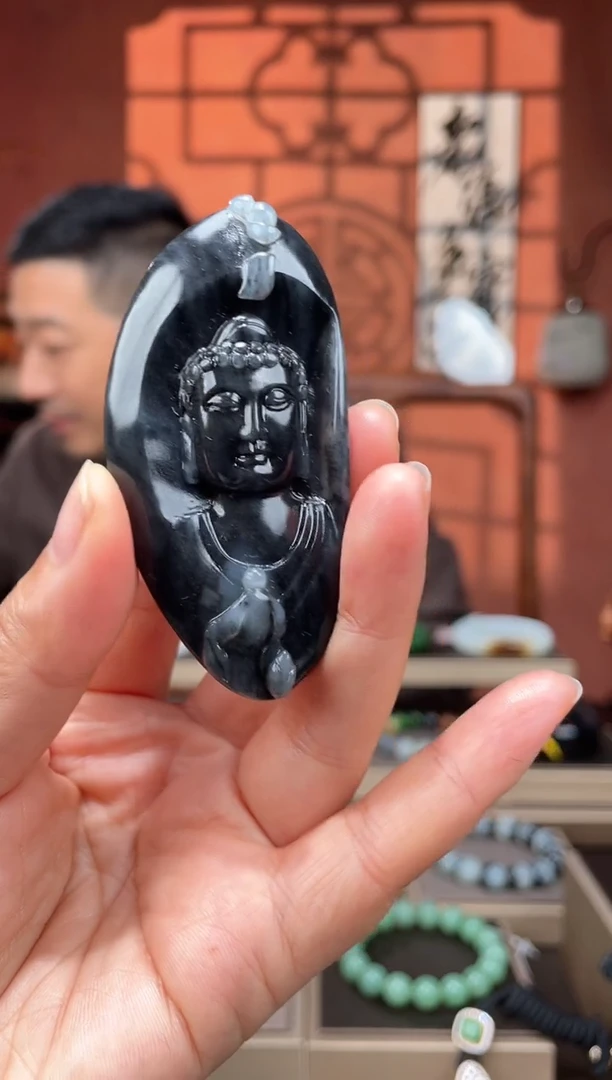 颈饰未镶嵌和田玉吊坠
