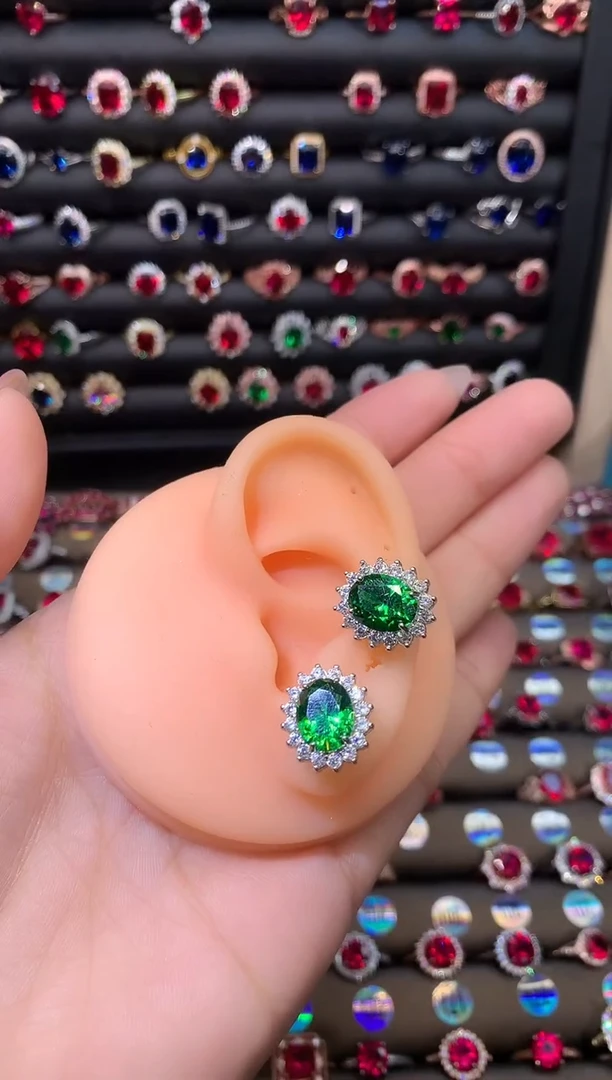 【闪购商品】透辉石耳饰银S925镶嵌810