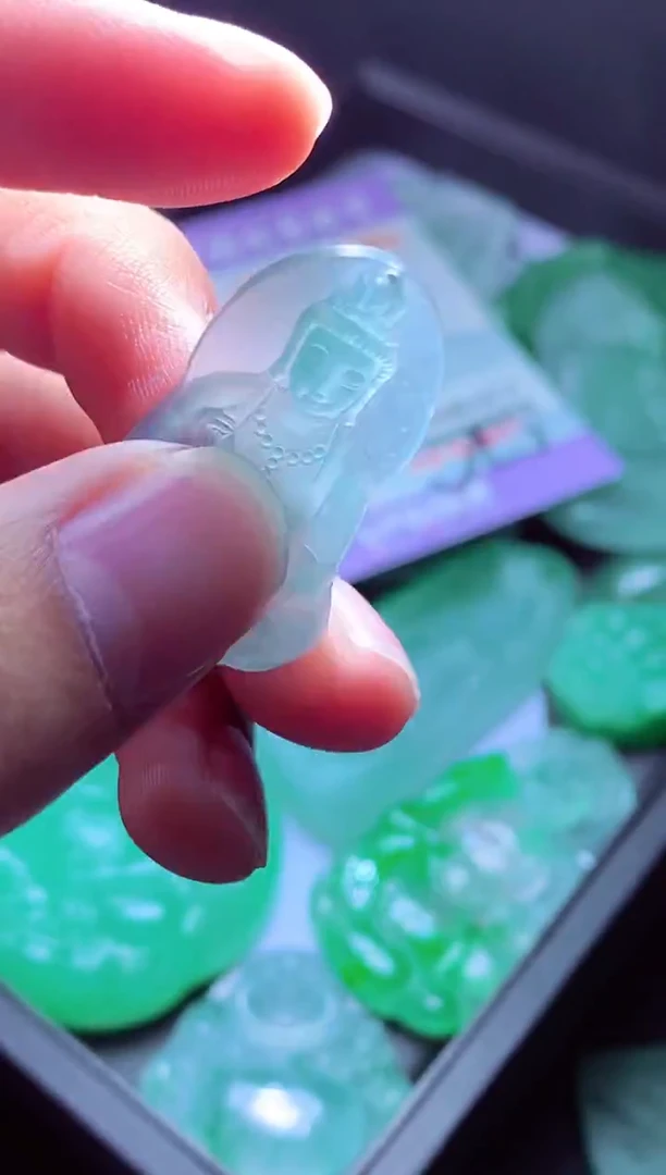 未镶嵌定制翡翠粉*?毛货翡翠定制