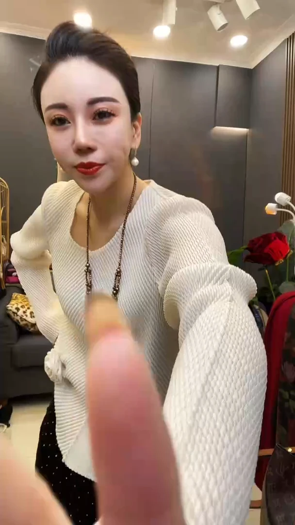 聚酯纤维（涤纶）米白色 飘带衫