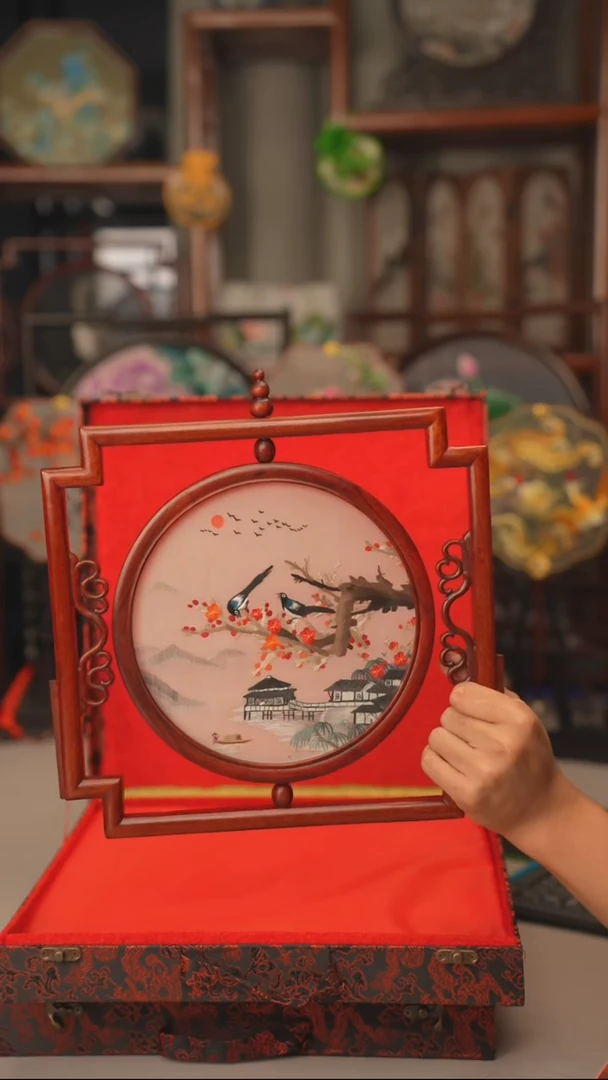扇子苏绣作品手工摆台