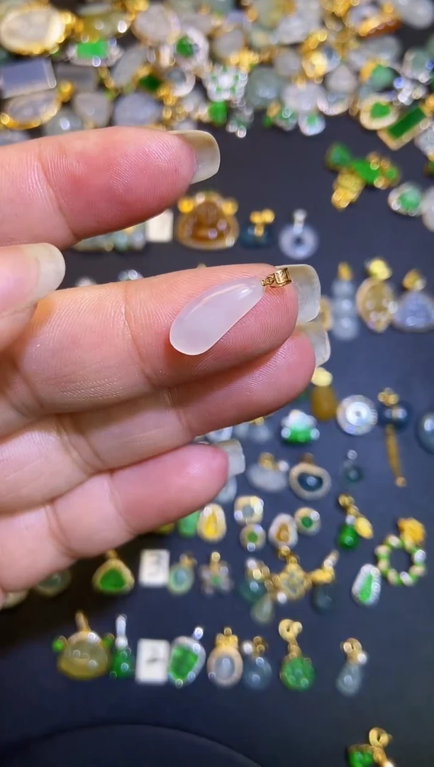 翡翠18K金镶嵌吊坠(不含链)1