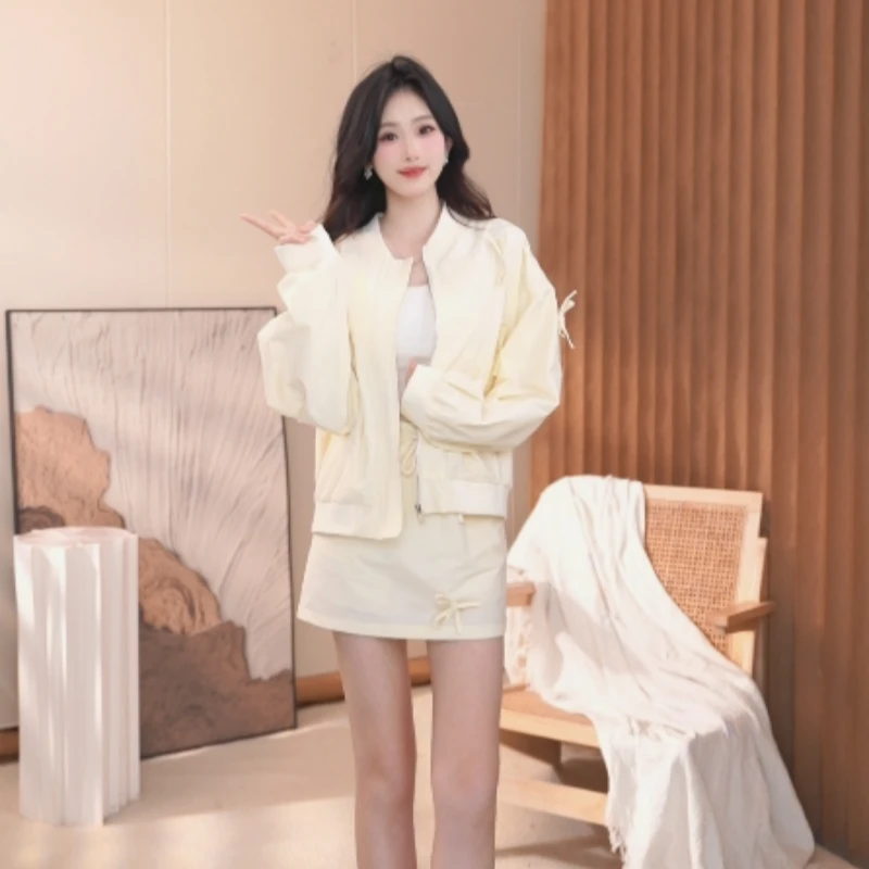 Basic House/百家好初春新款设计欧若风运动显瘦短裙两件套气质