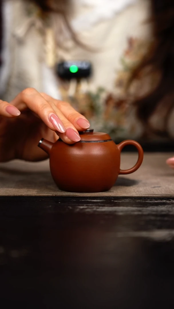 茶壶紫砂老朱泥包银巨轮珠