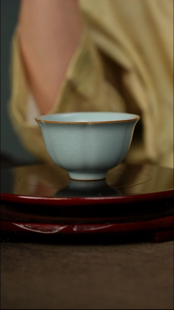 微微瑕 花口杯 无底款