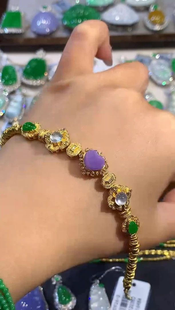 18K金镶嵌手链翡翠兔**?多样性发其一