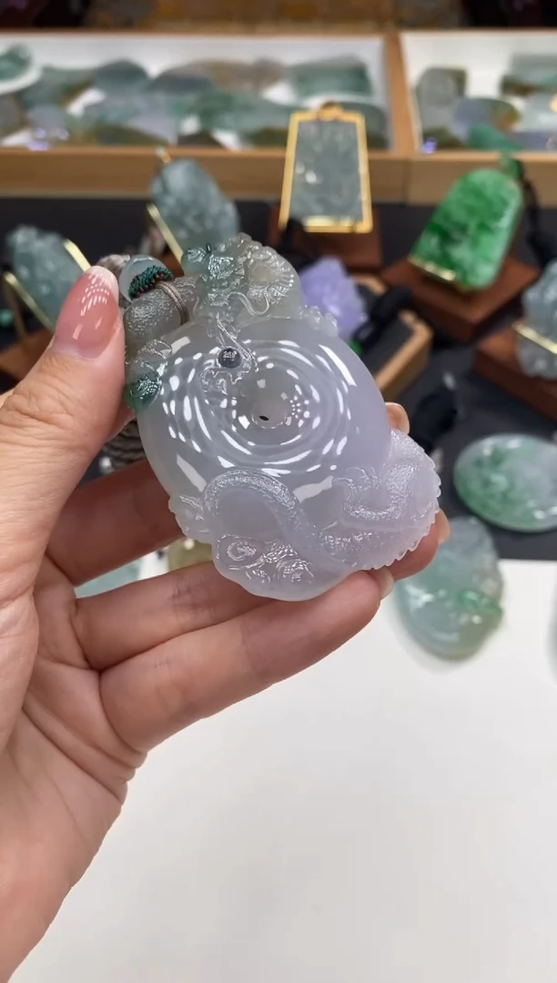颈饰未镶嵌翡翠盘龙扣