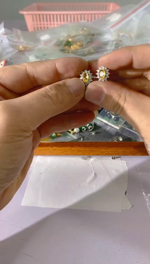 【闪购商品】水晶颈饰银S925镶嵌983红宝，蓝宝，多样性发一件赠链