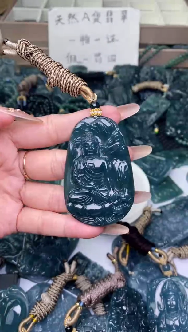 颈饰未镶嵌翡翠