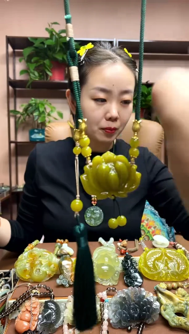 未镶嵌岫玉吊坠多样性发货发其中之一