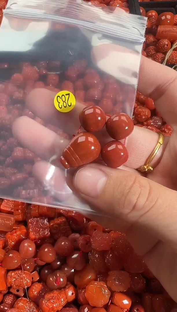 颈饰未镶嵌南红玛瑙1