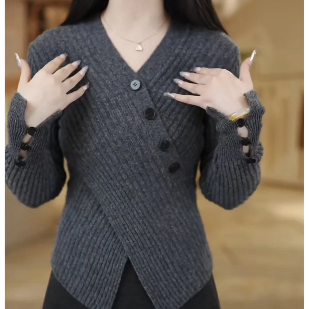 秋冬新款V领针织衫女设计感小众修身显瘦打底衫长袖交叉毛衣上衣