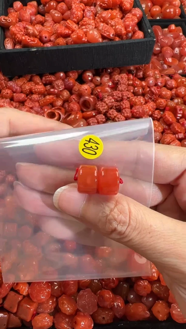 南红玛瑙未镶嵌颈饰1