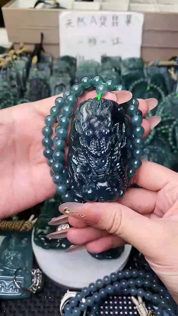 颈饰未镶嵌翡翠