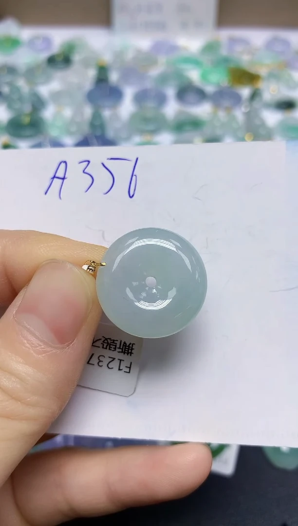 颈饰18K金镶嵌翡翠天然缅甸翡翠A货翡翠百元以上9元证书费自理