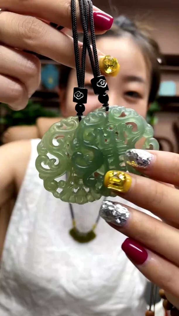 岫玉未镶嵌吊坠多样性发货发其中之一