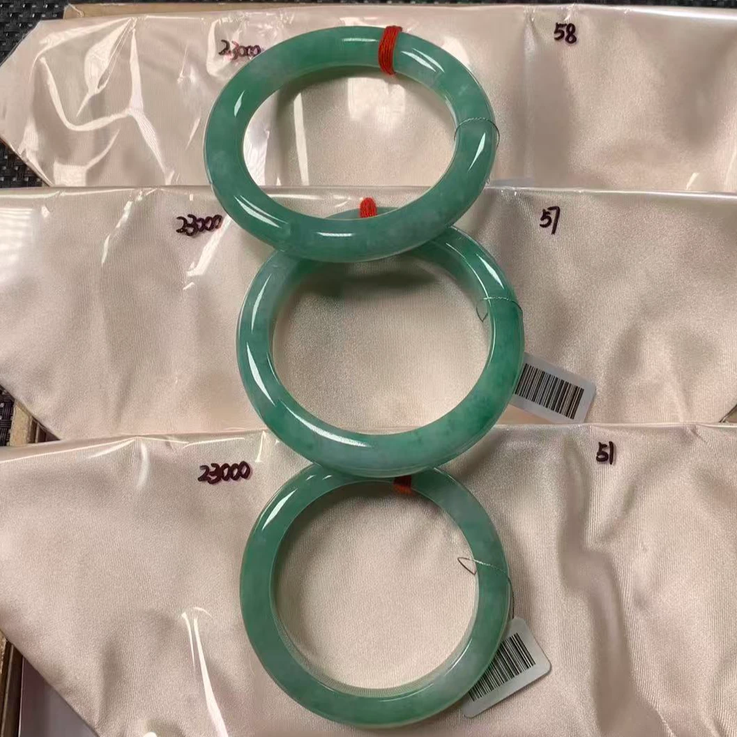 翡翠A货手镯1多样性发货，发一件