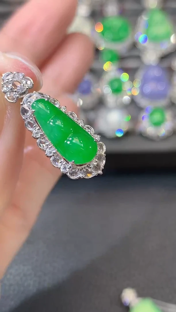 吊坠(不含链)18K金镶嵌翡翠C47