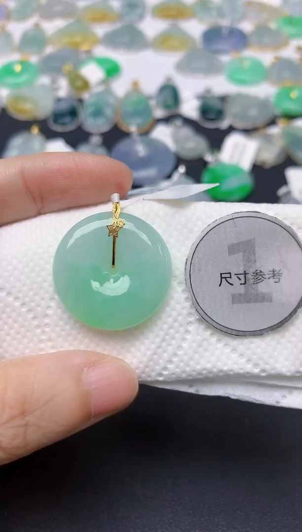 翡翠18K金镶嵌颈饰天然缅甸A货翡翠