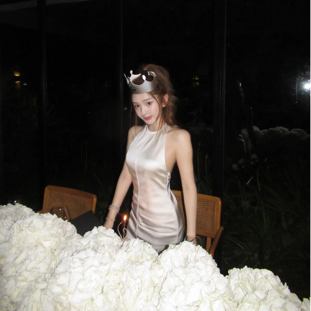 韩系气质女神2025夏季新款ins性感露肩收腰工字缎面背心连衣裙