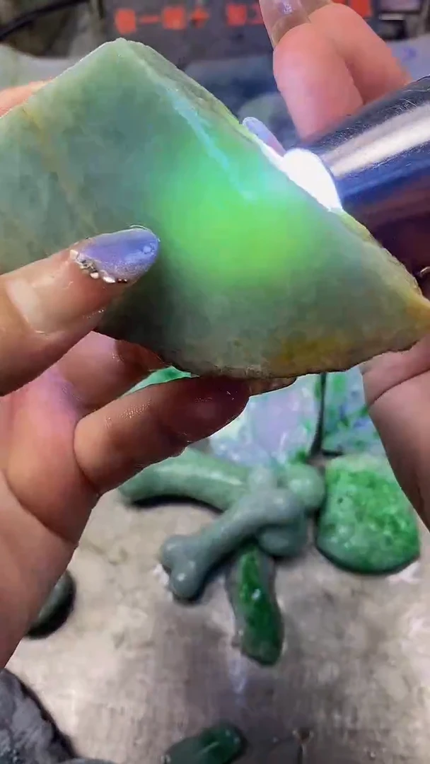 翡翠散珠未镶嵌玉上缘天然翡翠152