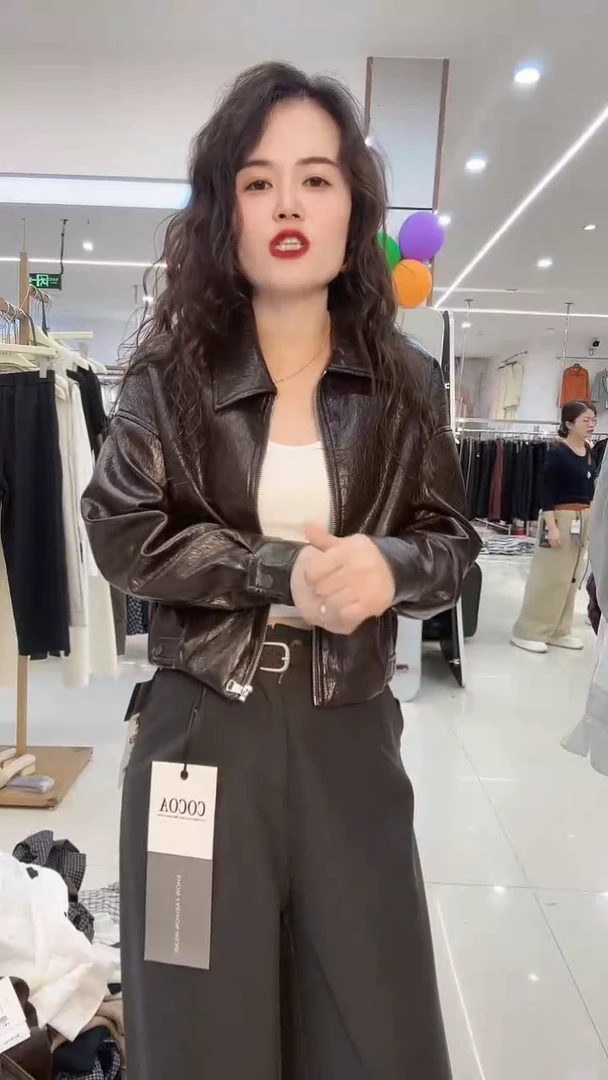 爆款时尚早秋皮衣