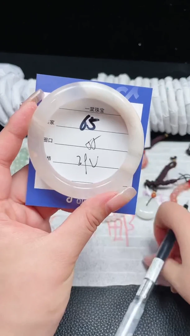 【闪购商品】石英质玉手镯未镶嵌65