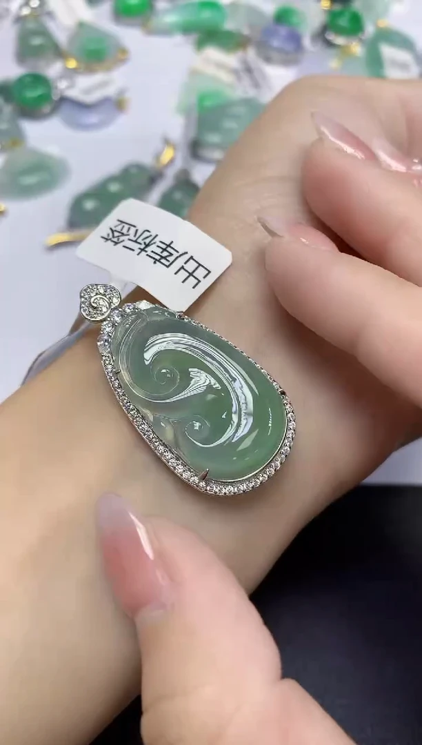 颈饰未镶嵌翡翠天然缅甸翡翠A货多样性发一件