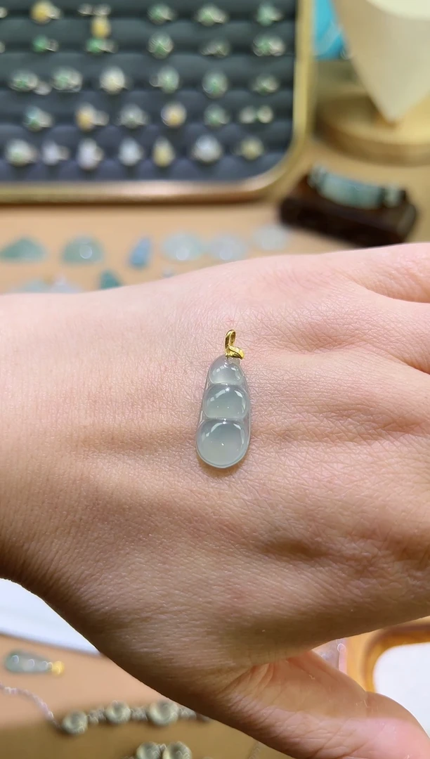 【闪购商品】翡翠颈饰18K金镶嵌豆子