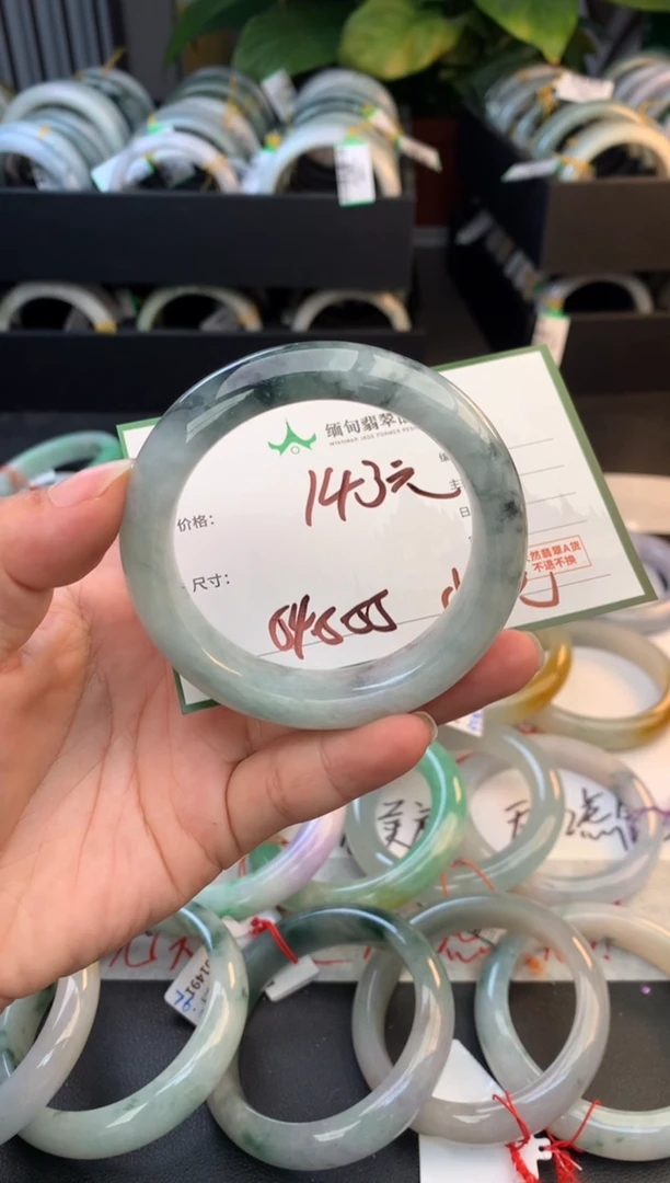 未镶嵌定制翡翠阿*毛货需精细抛光+多人